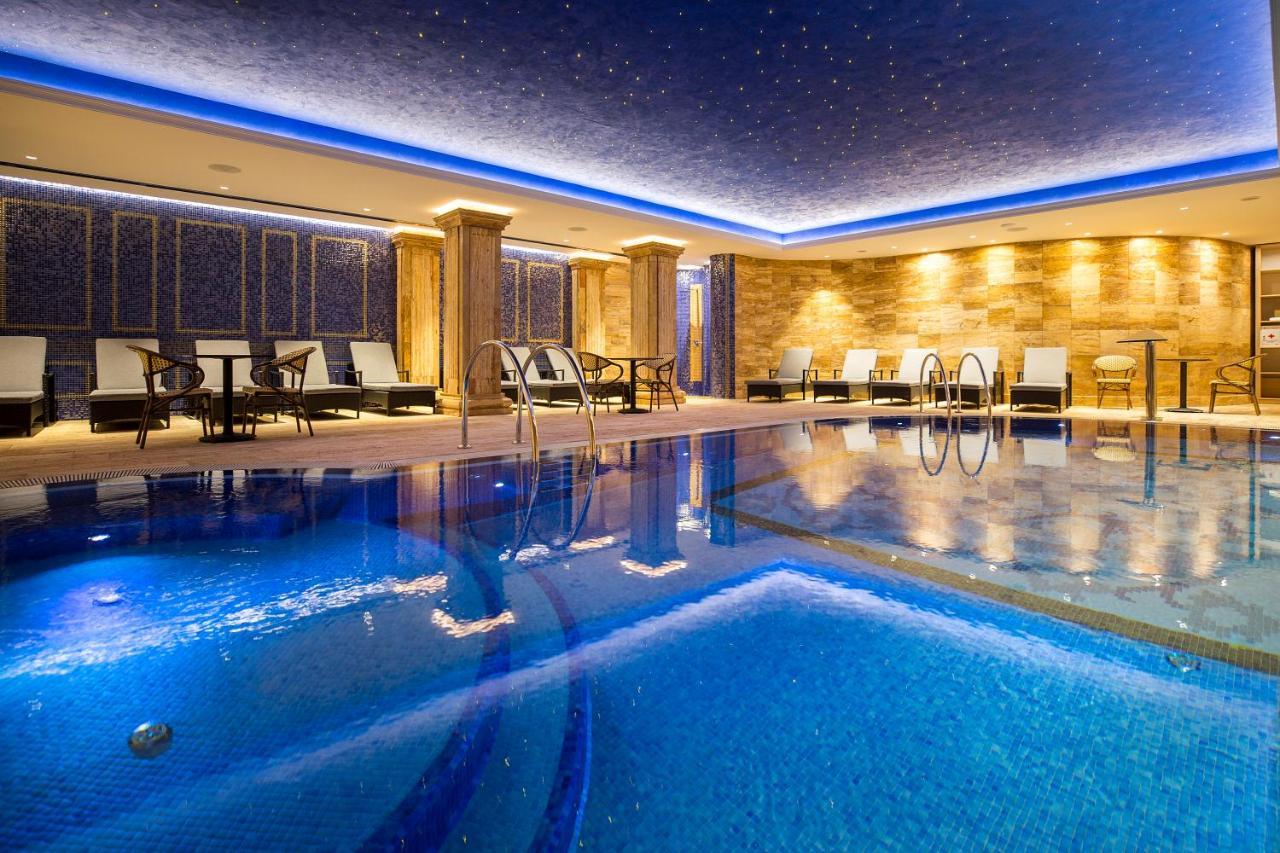 A Hoteli - Hotel Park Vrnjačka Banja Eksteriør bilde The pool at the Mandarin Oriental, Munich