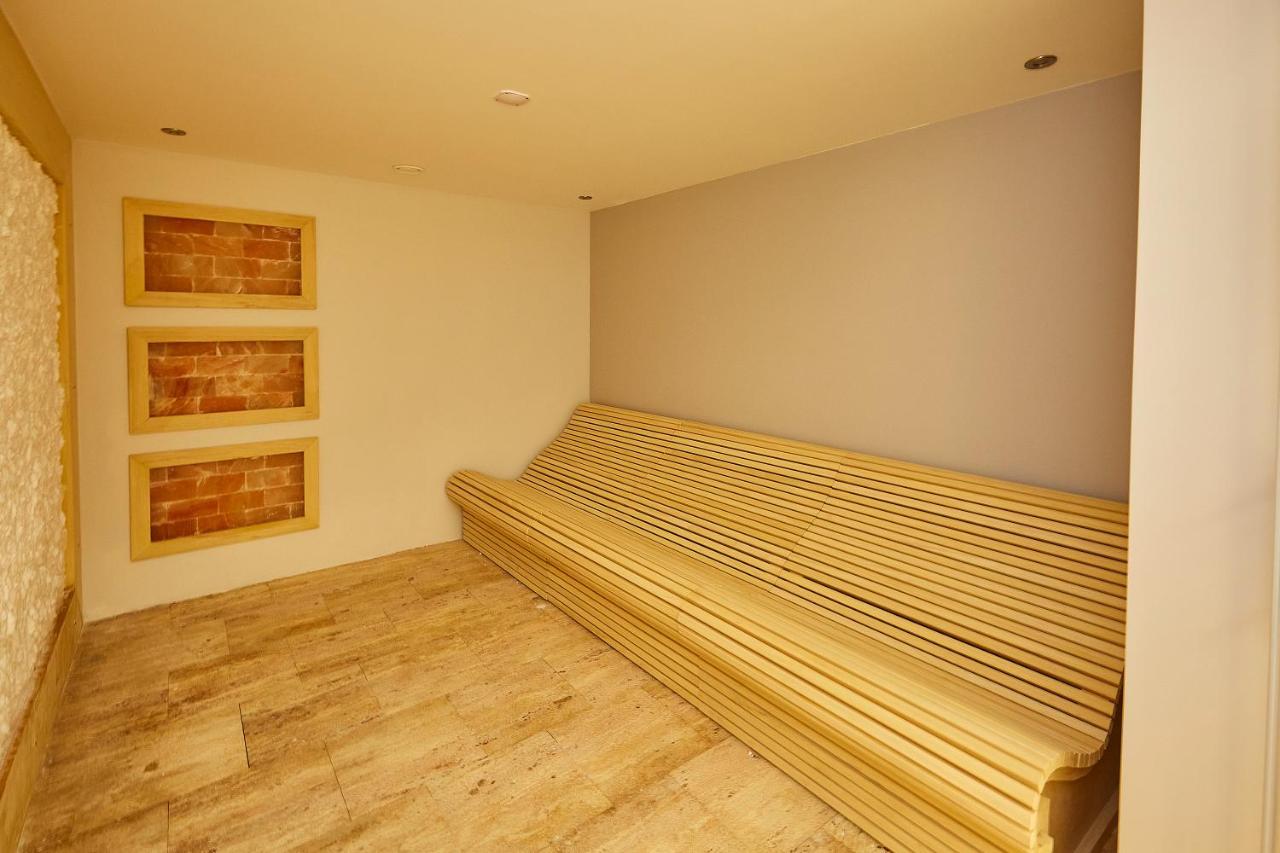 A Hoteli - Hotel Park Vrnjačka Banja Eksteriør bilde A modern steam room