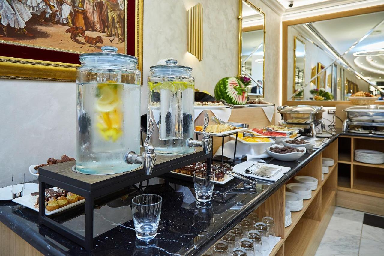 A Hoteli - Hotel Park Vrnjačka Banja Eksteriør bilde A buffet at a hotel