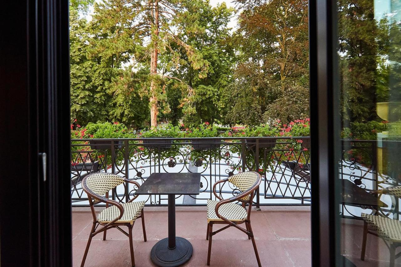 A Hoteli - Hotel Park Vrnjačka Banja Eksteriør bilde A balcony in Paris