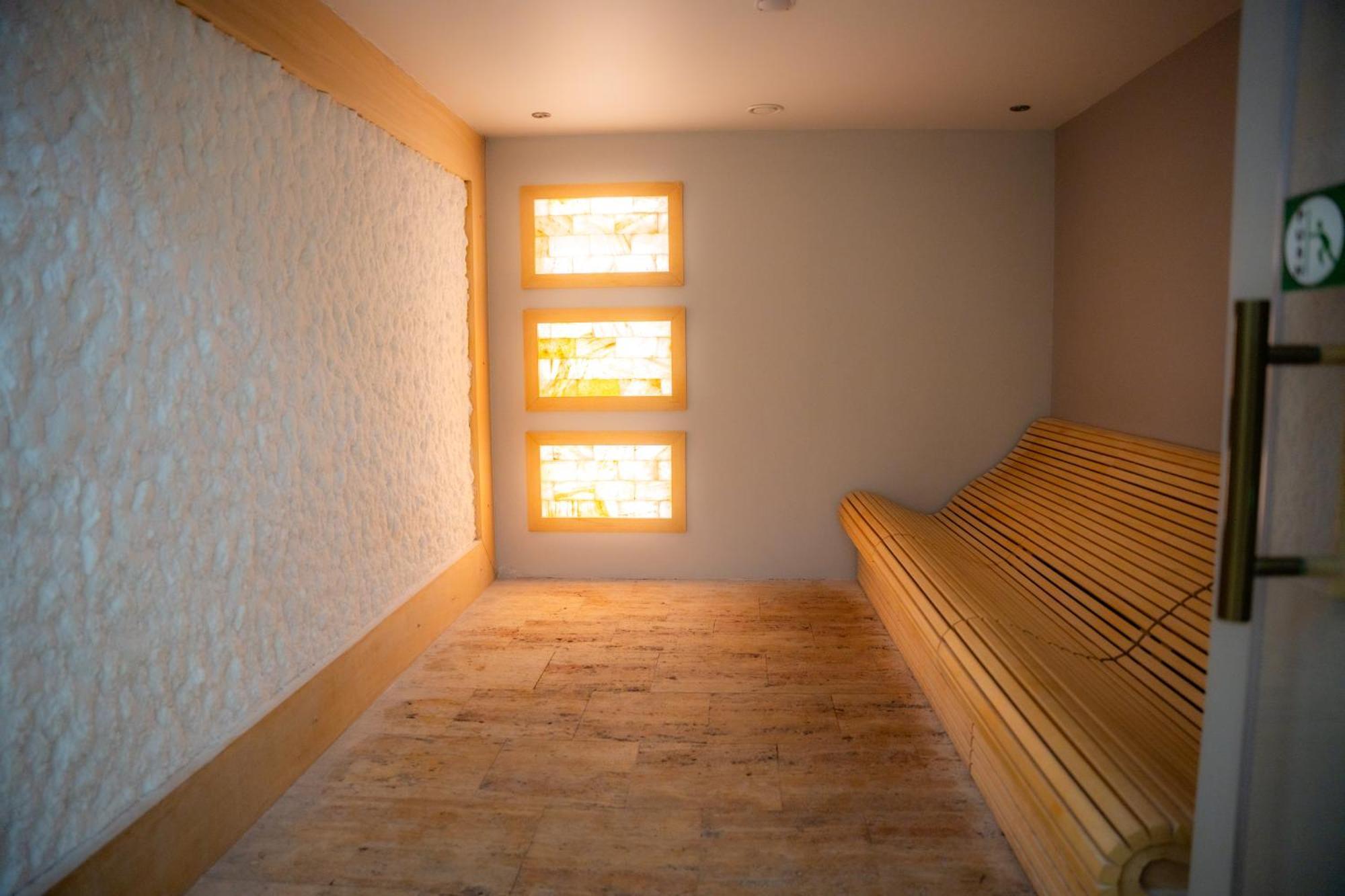 A Hoteli - Hotel Park Vrnjačka Banja Eksteriør bilde A salt room